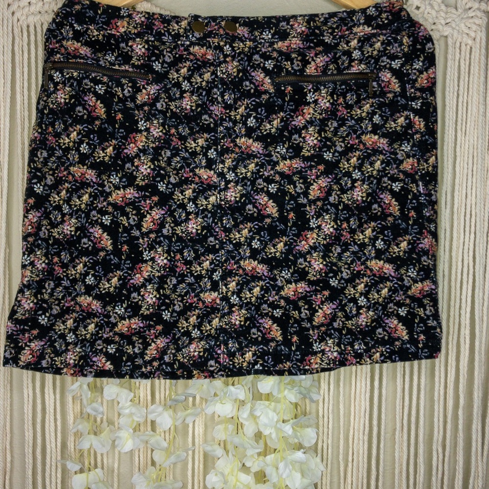 High waisted skirt